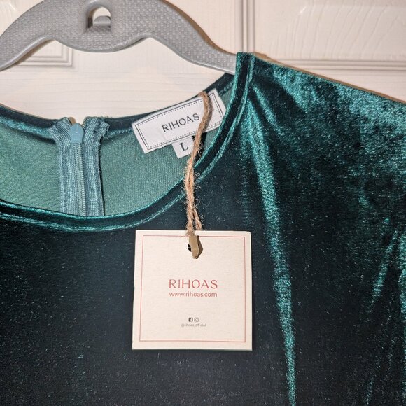 Rihoas The Elegant Ruched Velvet Dress - Picture 3 of 4